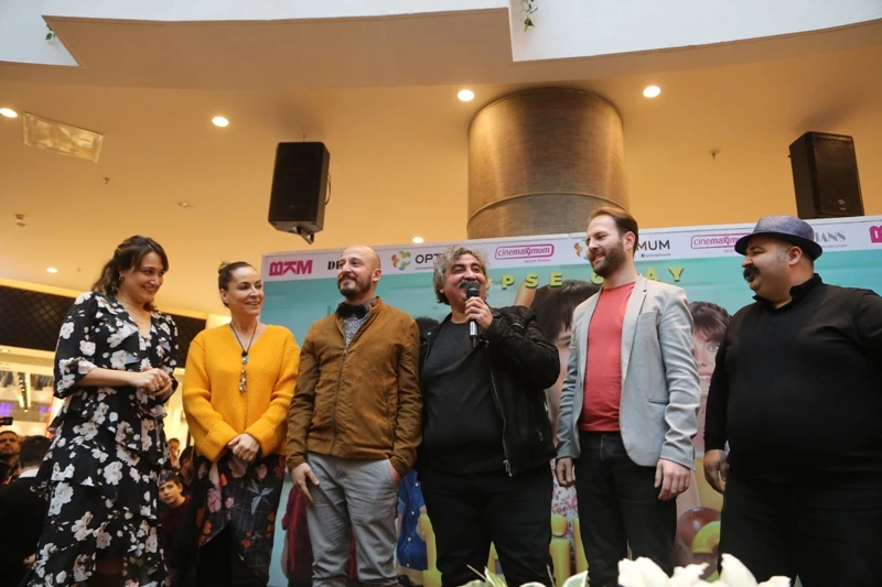 Deliha 2 İzmirlileri Kahkaya Boğdu