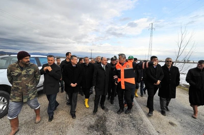 Vali Coşkun, Kadirli?de Şiddetli Yağış Nedeniyle Su Baskınından Zarar Gören Köylerde İncelemelerde Bulundu