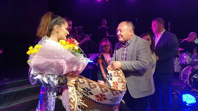 Atiye Kadirli?de Binlerce Kişiye Konser Verdi