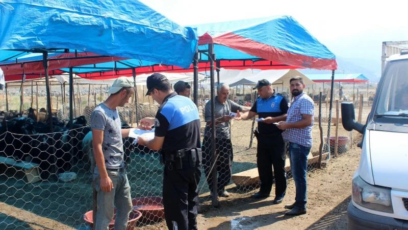 Polis, Kurban pazarında vatandaşları sahteciliğe karşı uyardı