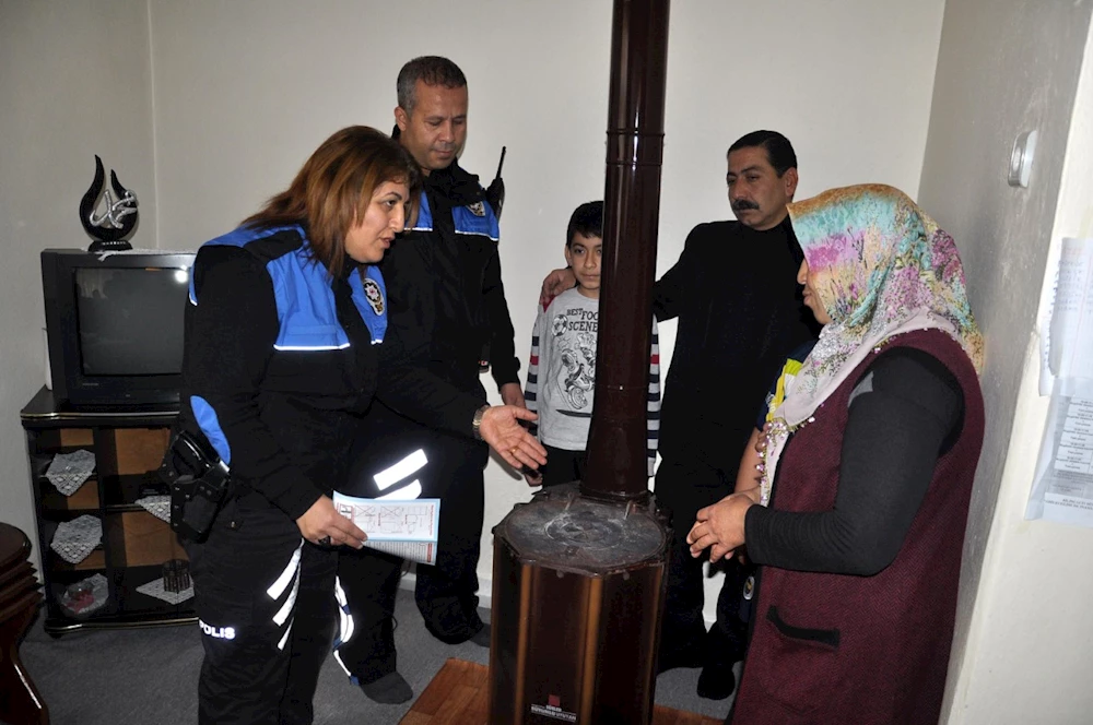 Polis, soba yakıp, vatandaşı zehirlenmelere karşı uyardı