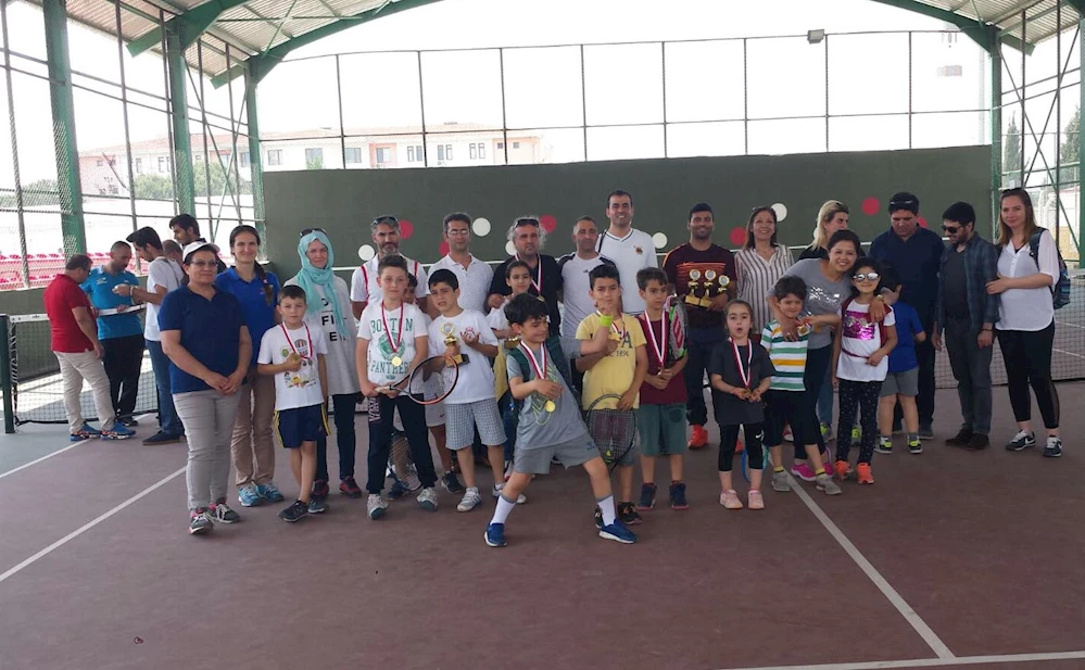 Küçük tenisçiler yarıştı