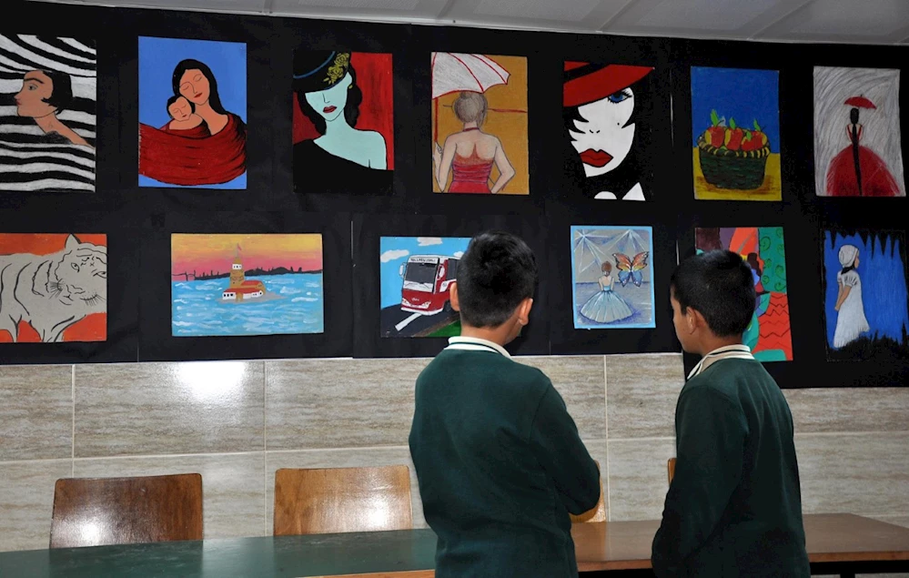 Öğrenciler, görsel sanatlarında yaptıkları eserleri sergiledi