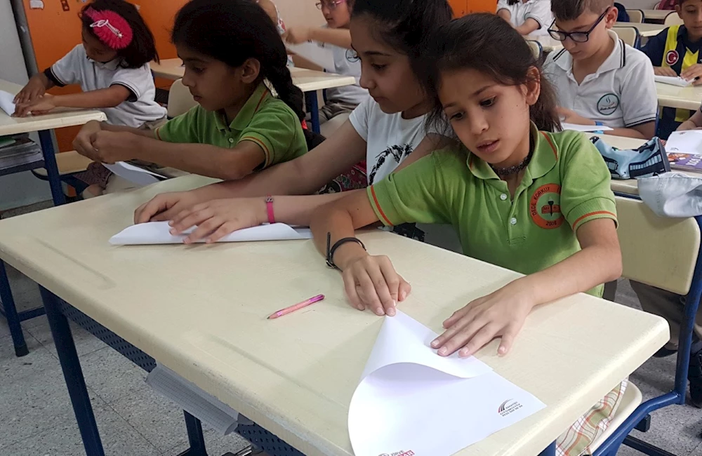 Kazandıkları mamalarla sokak hayvanlarını beslediler