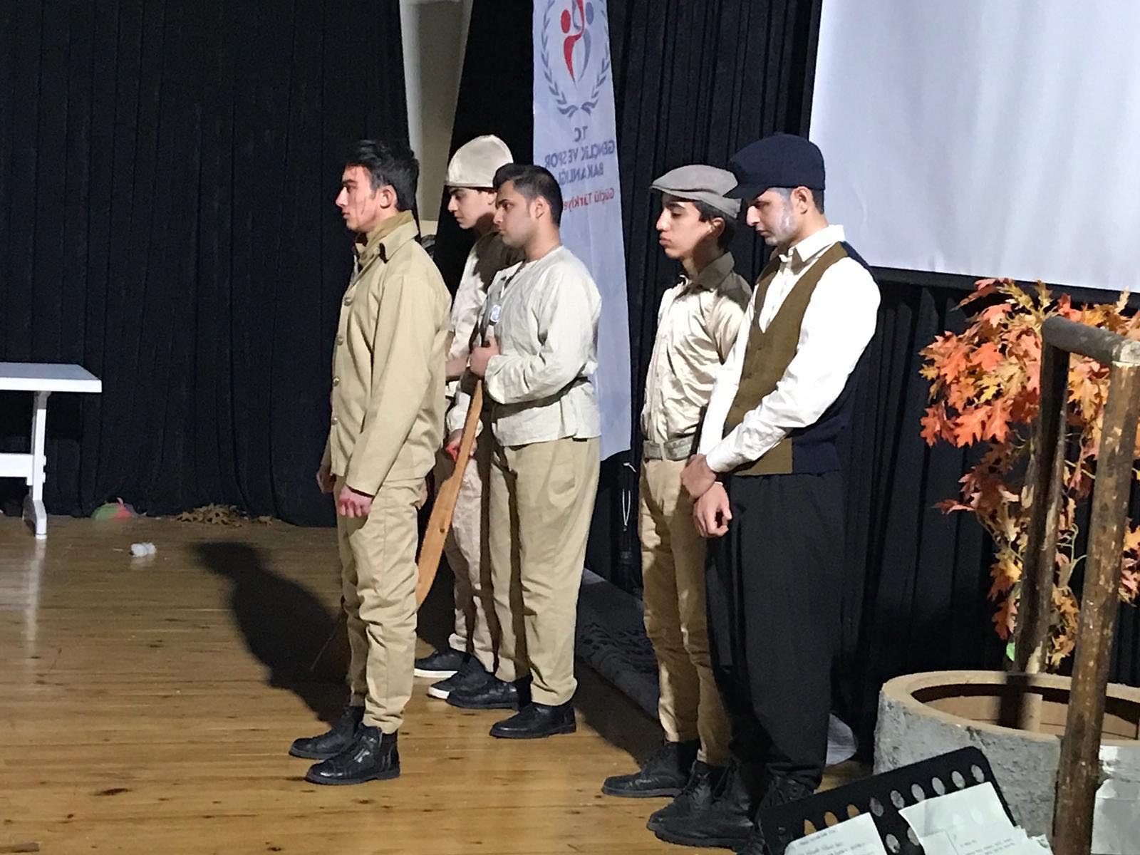Osmaniye`de liseli öğrenciler, tiyatroda yarıştı