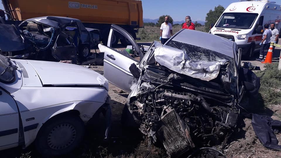 Kadirli`de trafik kazası: 3 ölü