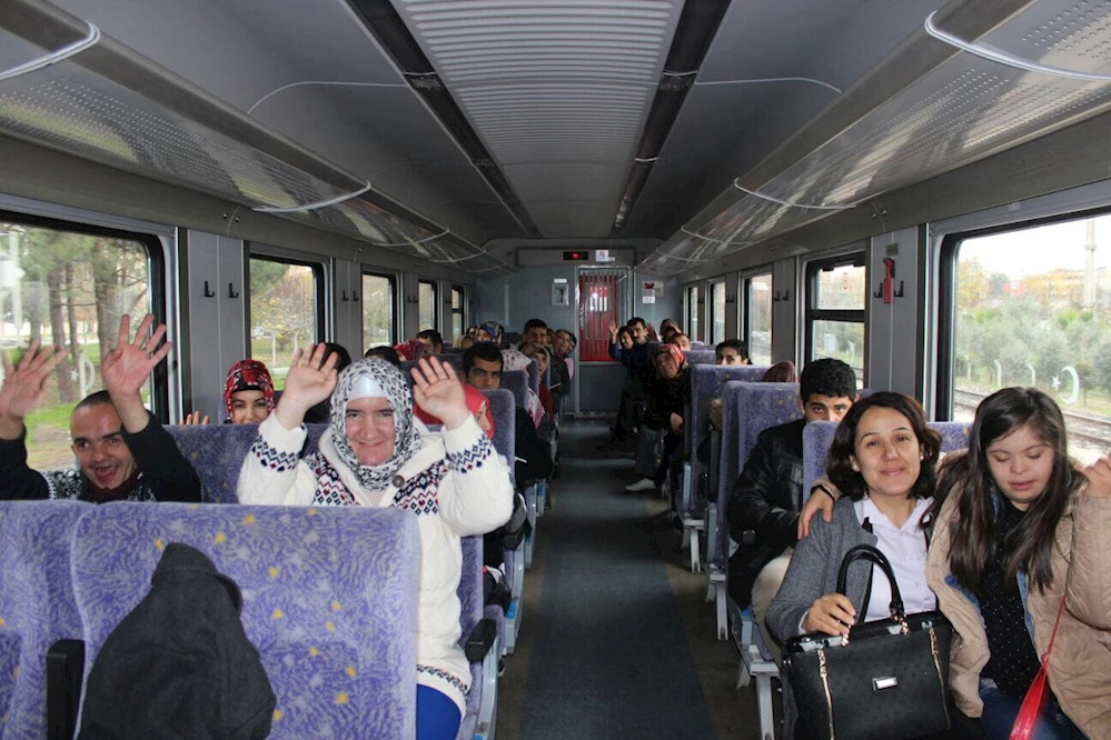 Engelli öğrenciler ilk kez trenle seyahat etti