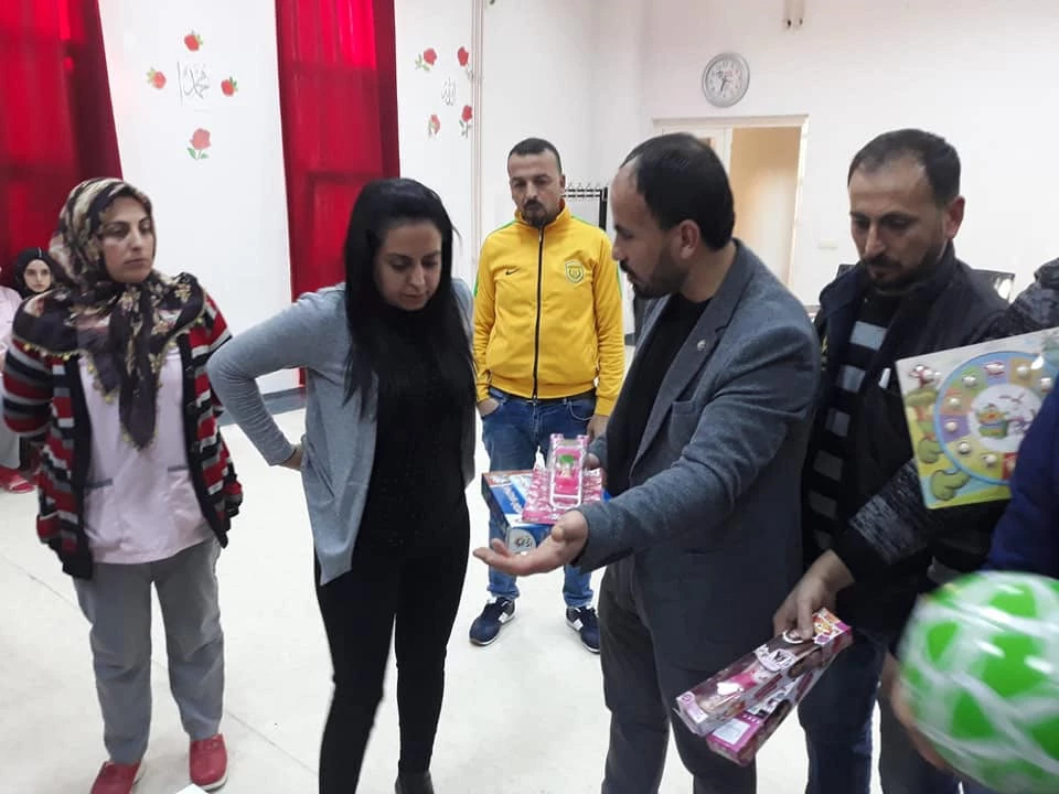 Taraftarlar, korunmaya muhtaç çocukları sevindirdi