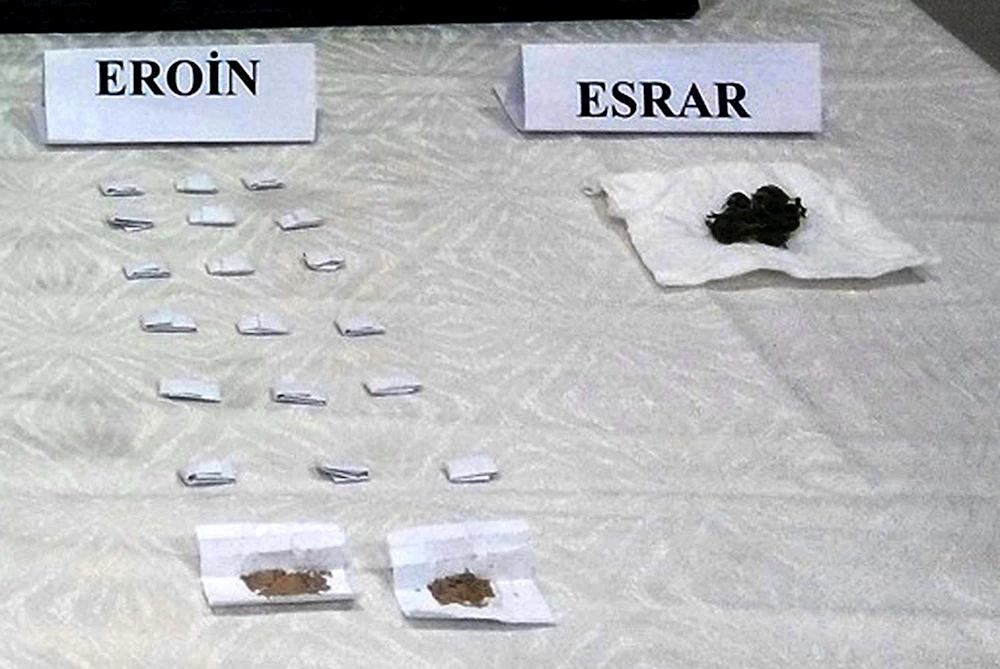 Üst aramasında uyuşturucu ele geçirdi, 4 gözaltı